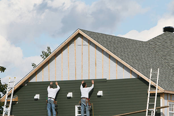 Professional Siding Replacement technician working in Fairfield, TX